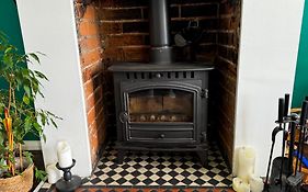 Victorian Quirky Farm Cottage Next To Forest & Close To Beach